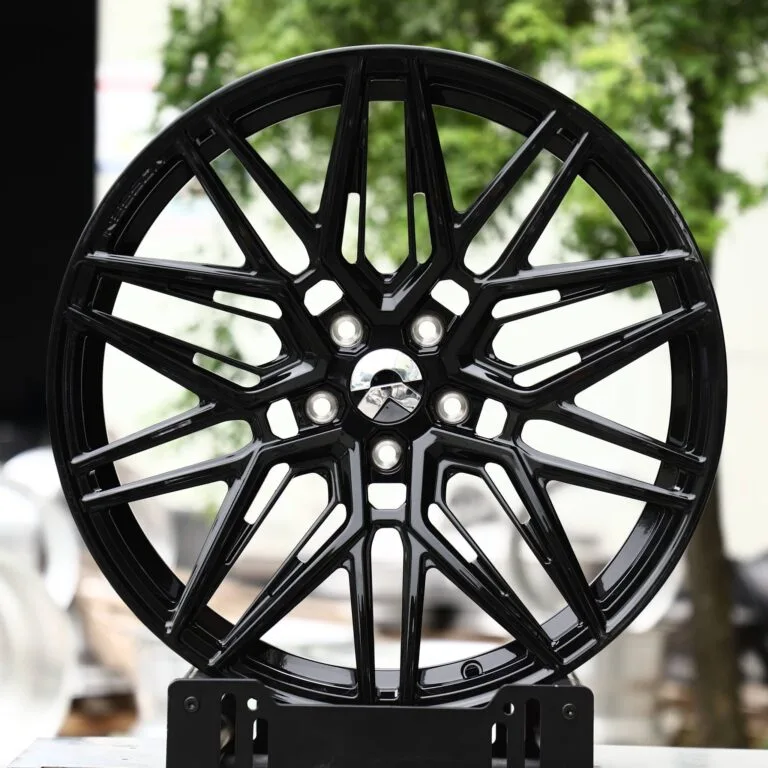 NIO OEM-Style Gloss Black Fine Y-Spoke Mesh Forged Wheels – NIO ET5 / ES6, front view