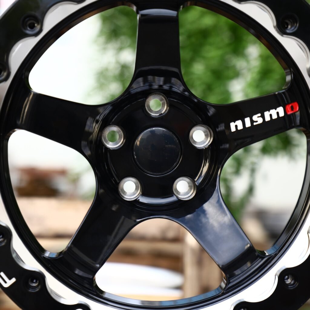 Nissan 350Z wheels – Gloss Black 5-Spoke Beadlock (Nismo-Style), lip and barrel detail