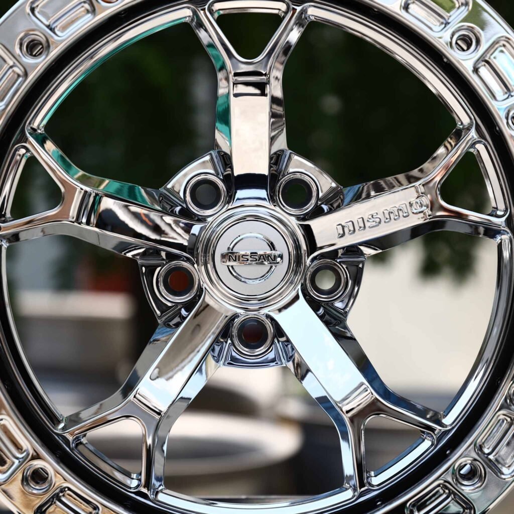 Nissan 350Z wheels – Chrome 5 Split-Spoke Silver Ring Beadlock (Nissan OEM-Style), lip and barrel detail