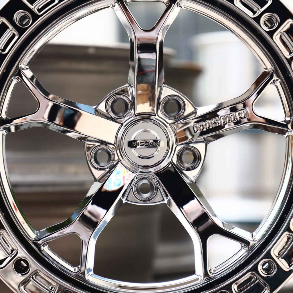 Nissan 350Z wheels – Chrome 5-Spoke Black Ring Beadlock (Nissan OEM-Style), lip and barrel detail