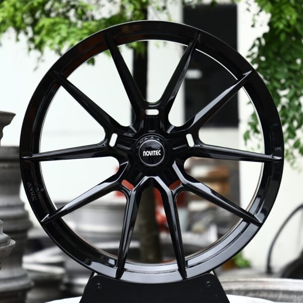 Ferrari 488 wheels – Gloss Black Twin 5-Spoke (Novitec-Style), front view