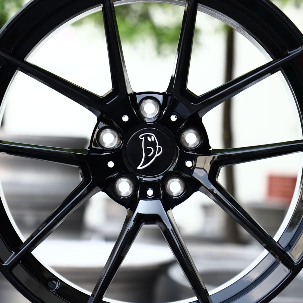BMW M4 F82 wheels – Gloss Black 10-Spoke Concave, lip and barrel detail