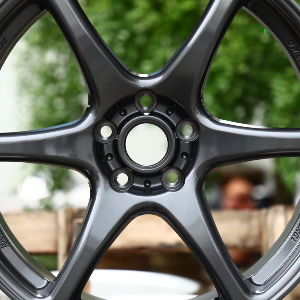 Lamborghini Urus wheels – Gunmetal 6-Spoke, lip and barrel detail