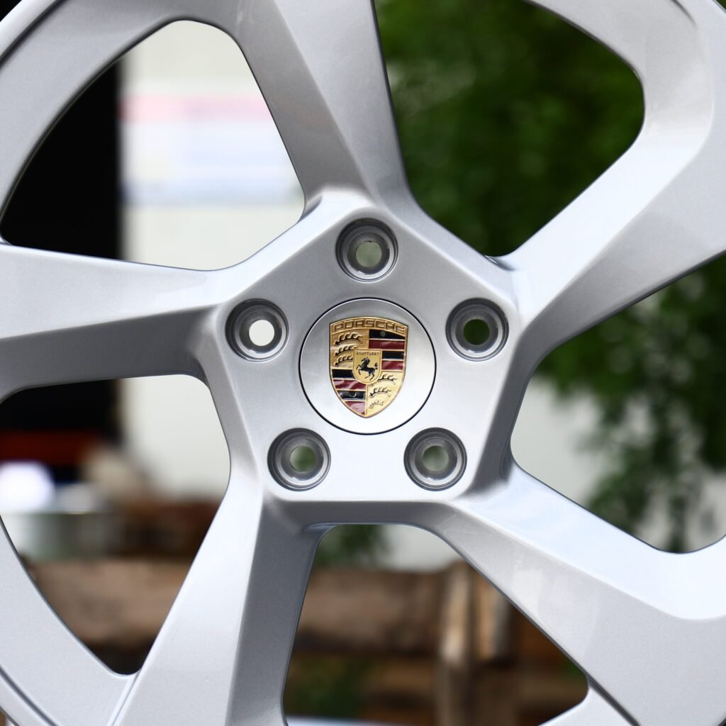 Porsche 911 992 wheels – Bright Silver 5-Spoke Rotor (Porsche OEM-Style), lip and barrel detail