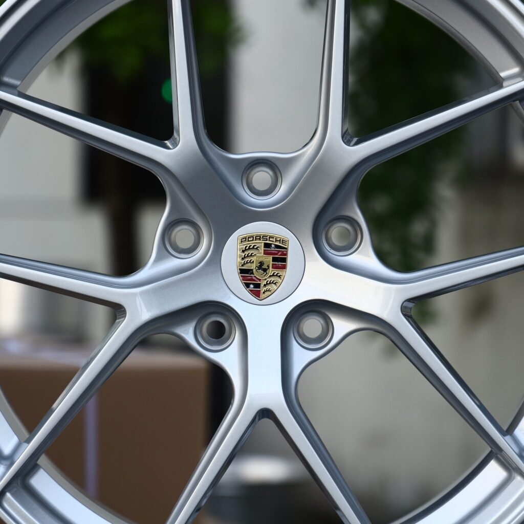 Porsche 911 wheels – Bright Silver 5 Y-Spoke Concave (Porsche OEM-Style), lip and barrel detail
