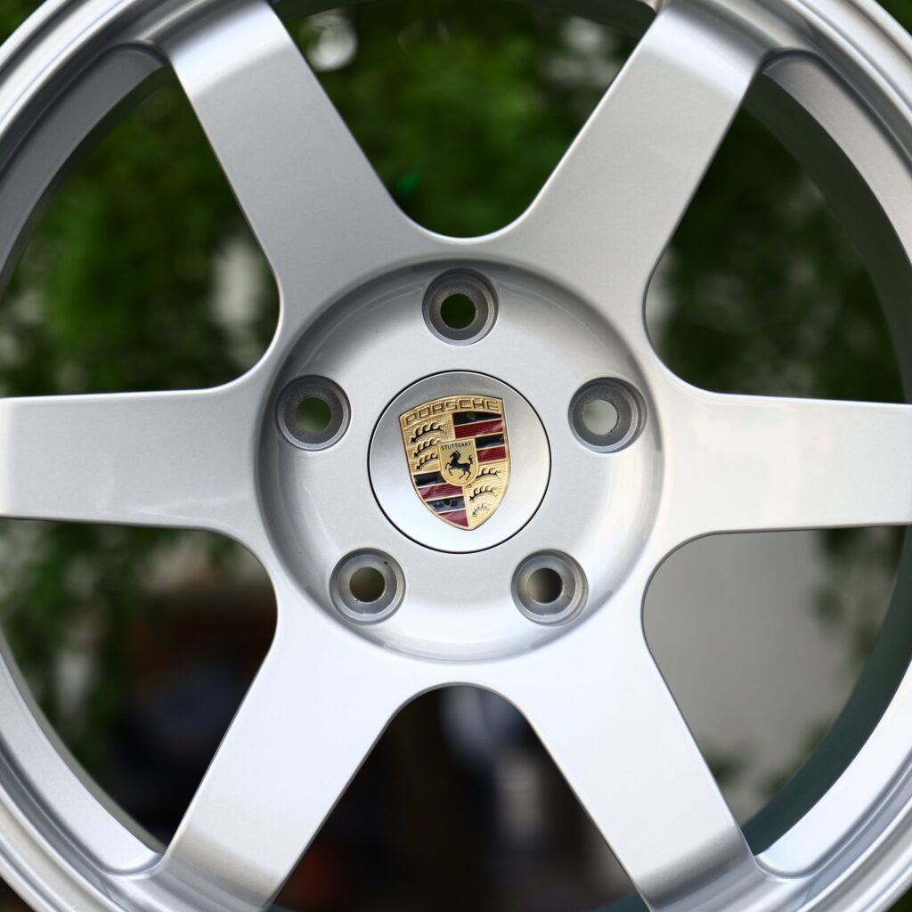 Porsche 911 992 wheels – Bright Silver 6-Spoke (Porsche OEM-Style), lip and barrel detail