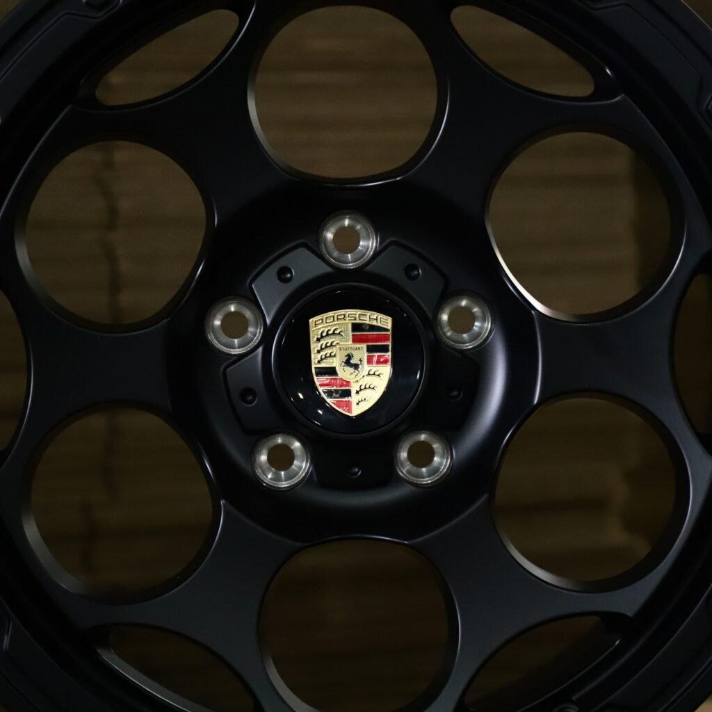 Porsche 911 992 wheels – Matte Black Round-Window (Porsche OEM-Style), lip and barrel detail