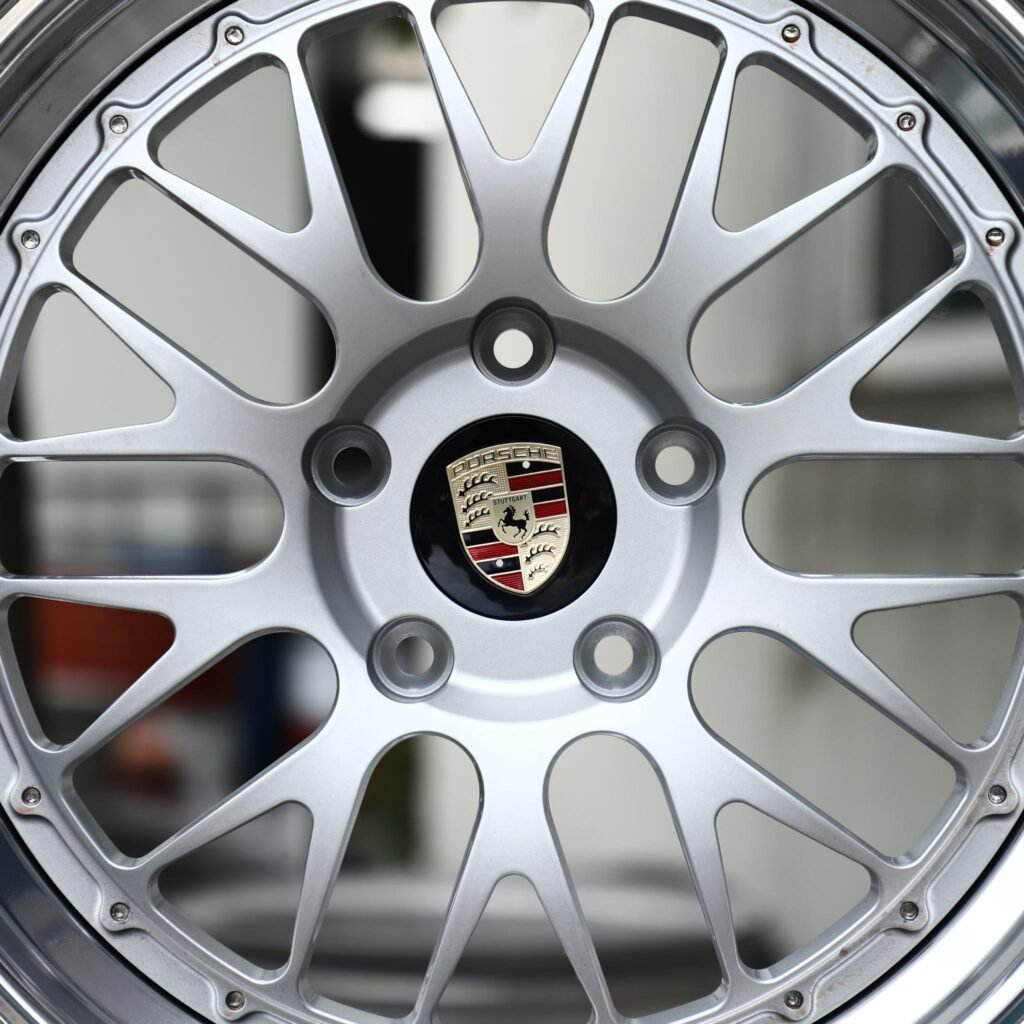 Porsche 911 wheels – Silver Cross-Spoke Mesh 2-Piece Polished Lip (Porsche OEM-Style), lip and barrel detail