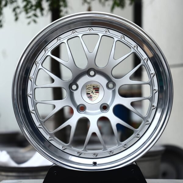 Porsche 911 wheels – Silver Mesh 2-Piece Silver Center Cap (Porsche OEM-Style), front view