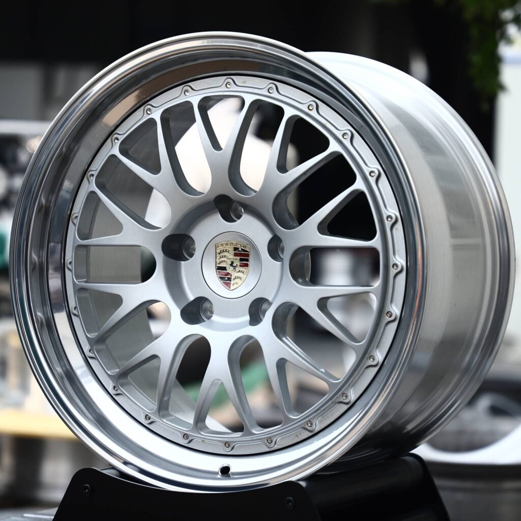 Porsche Cayenne wheels – Silver Mesh 2-Piece Silver Center Cap (Porsche OEM-Style), angled view