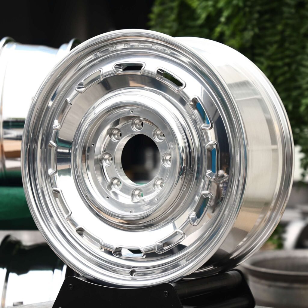 Ford F-250 Super Duty wheels – Mirror Polished Full-Face, angled view
