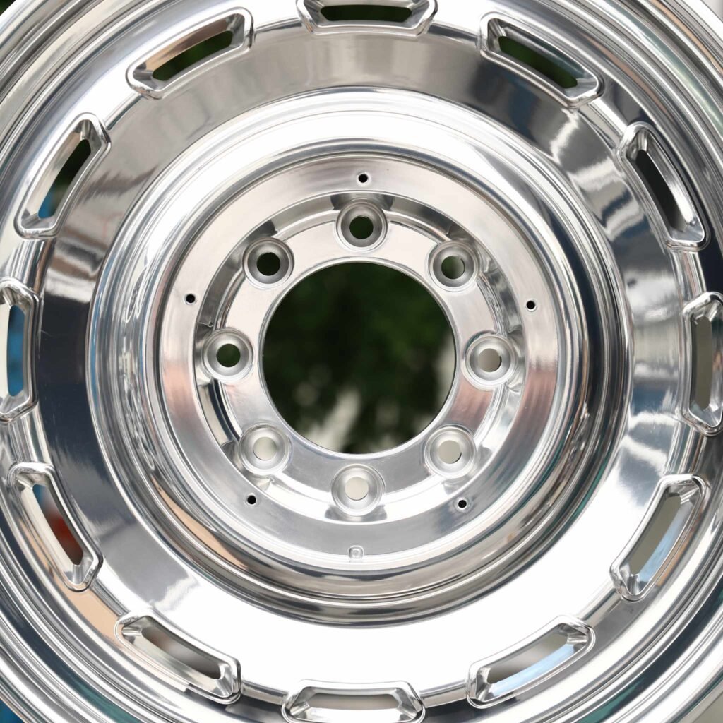 Ram 3500 wheels – Mirror Polished Full-Face, lip and barrel detail