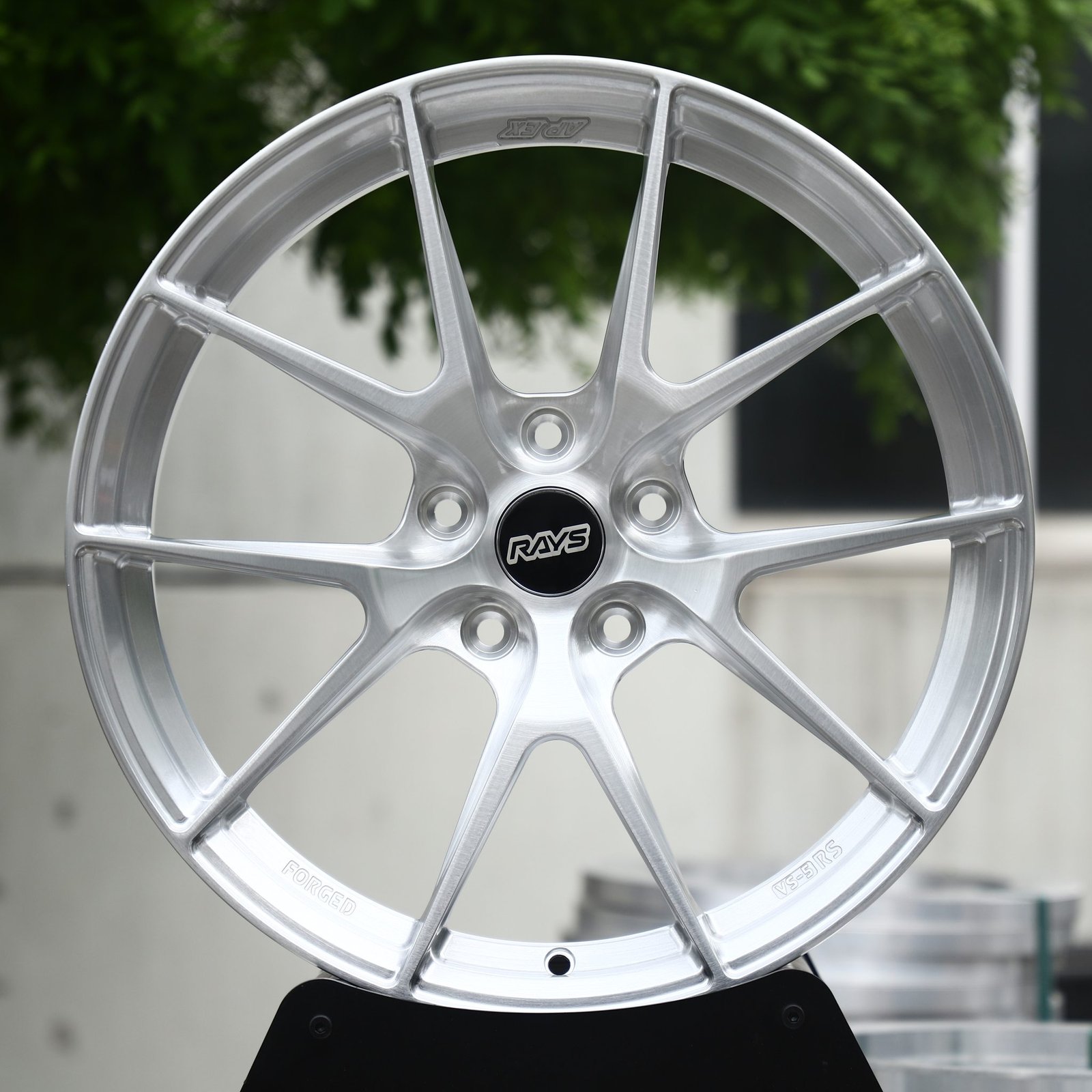 Nissan 370Z wheels – Brushed Silver 10-Spoke (Rays-Style), front view