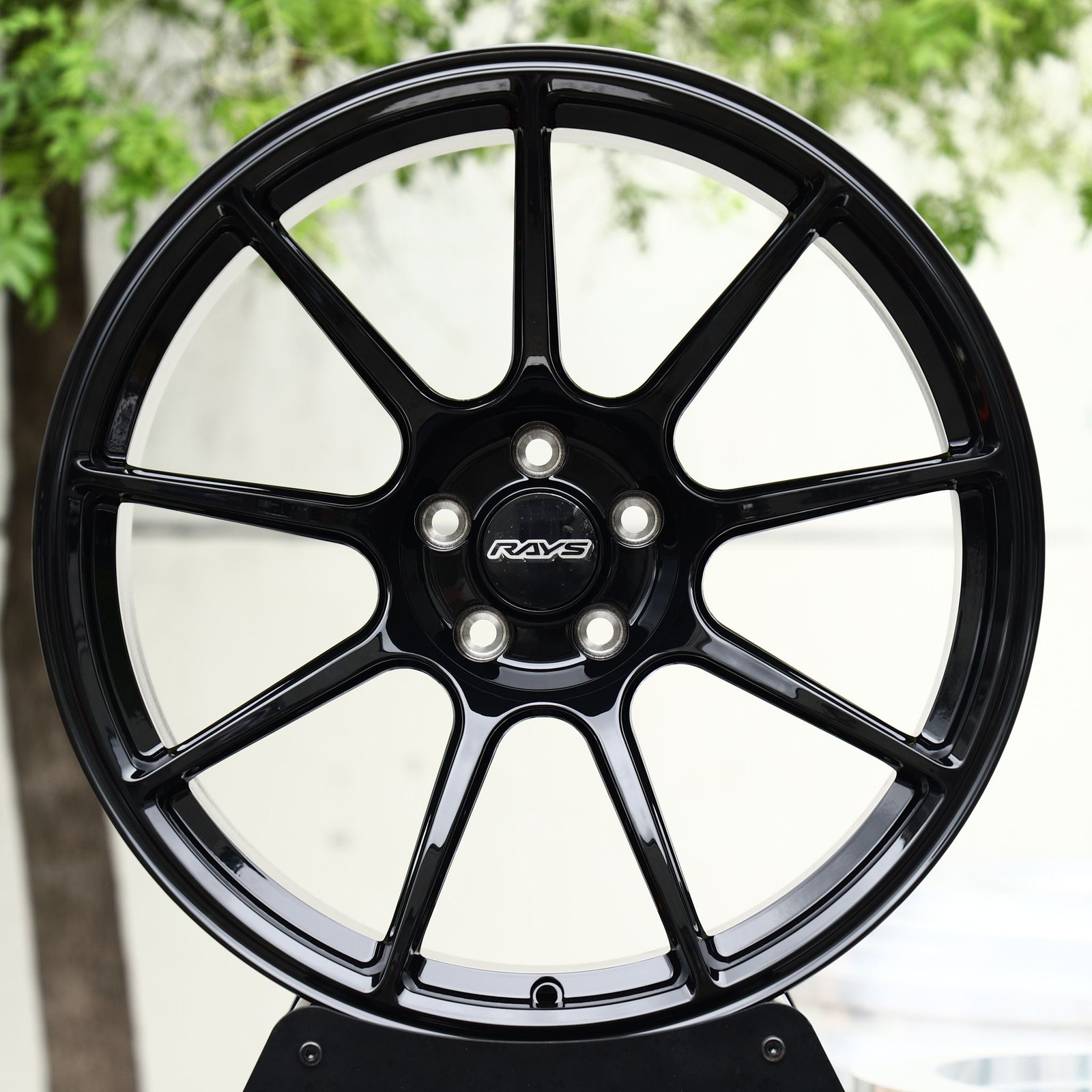 Lexus LS wheels – Gloss Black 10-Spoke (Rays-Style), front view