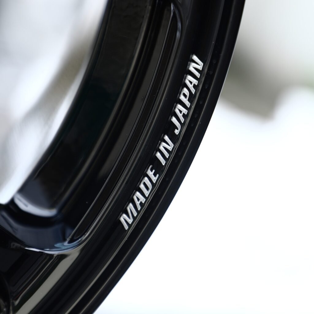Honda Civic Type R FL5 wheels – Gloss Black 10-Spoke (Rays-Style), lip and barrel detail