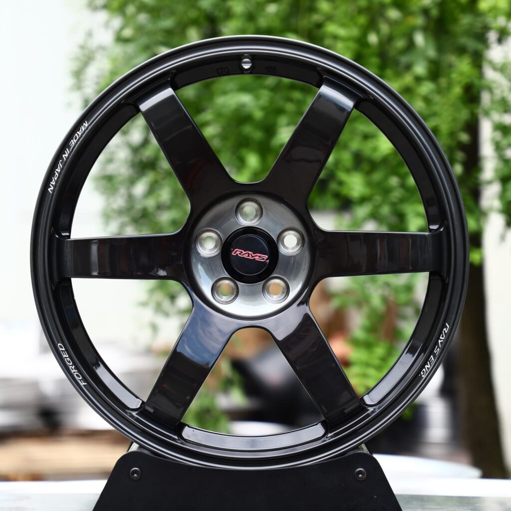 Lexus IS wheels – Gloss Black 6-Spoke (Rays-Style), front view