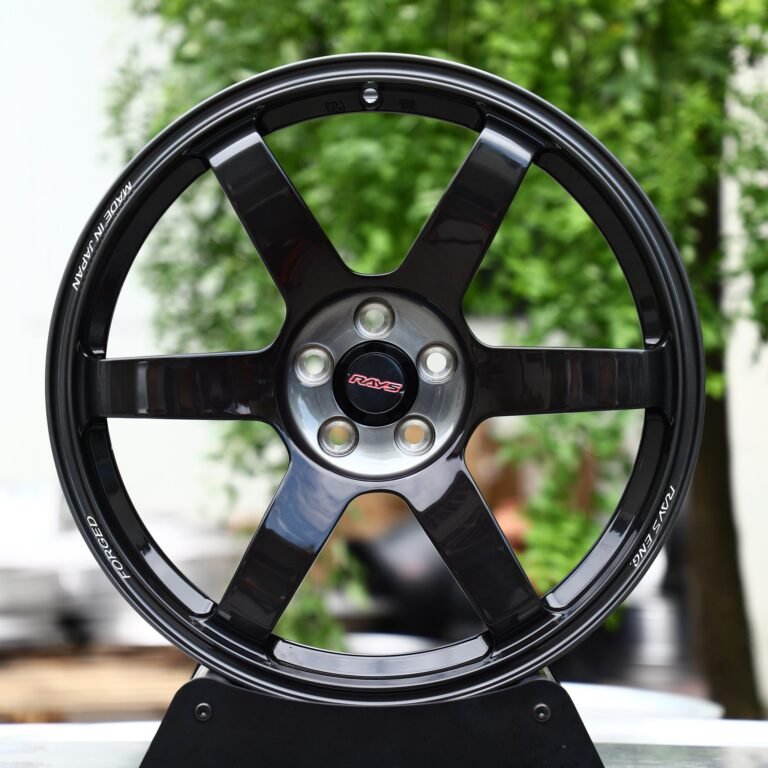 Lexus IS wheels – Gloss Black 6-Spoke (Rays-Style), front view