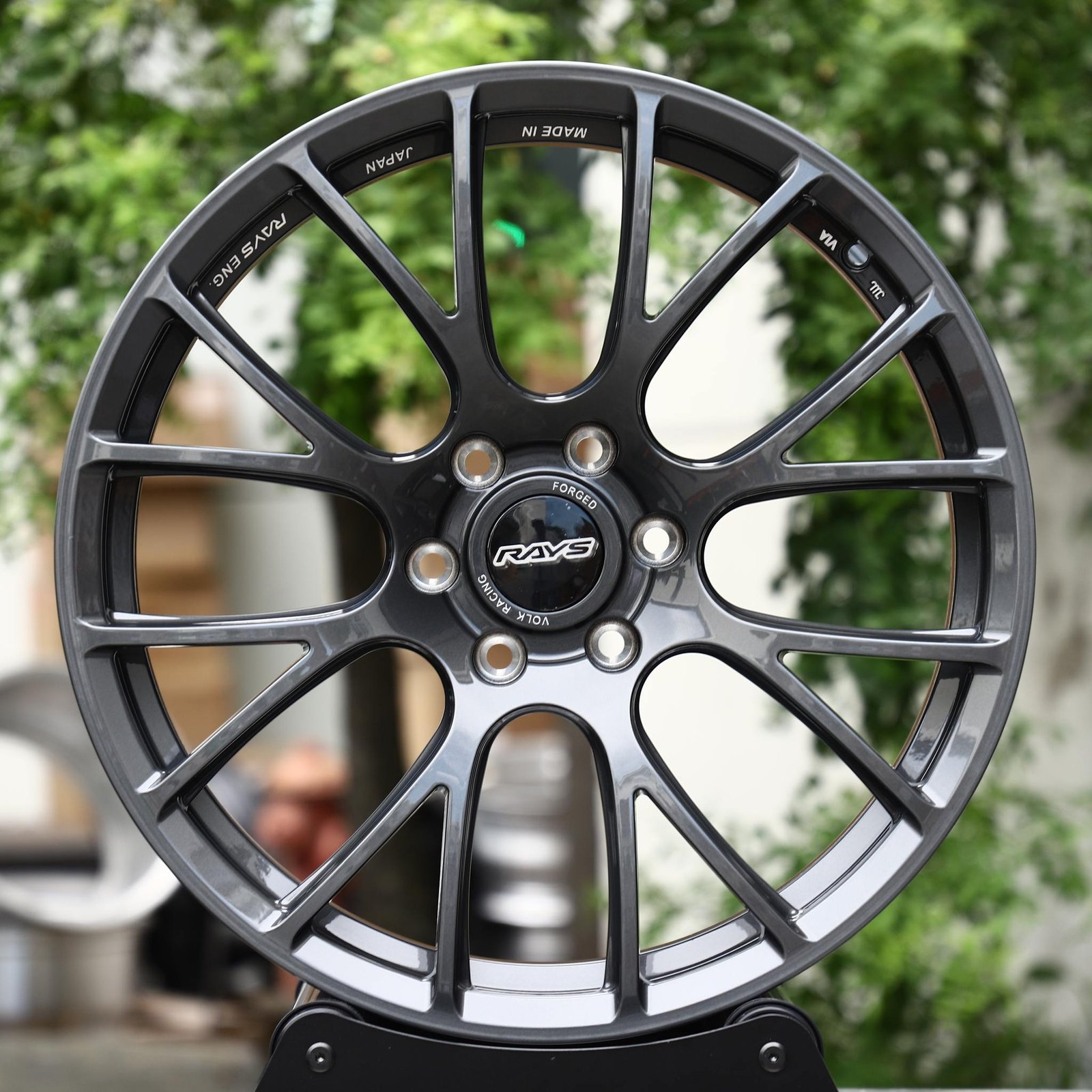 Lexus IS wheels – Gunmetal Machined 8 Y-Spoke (Rays-Style), front view