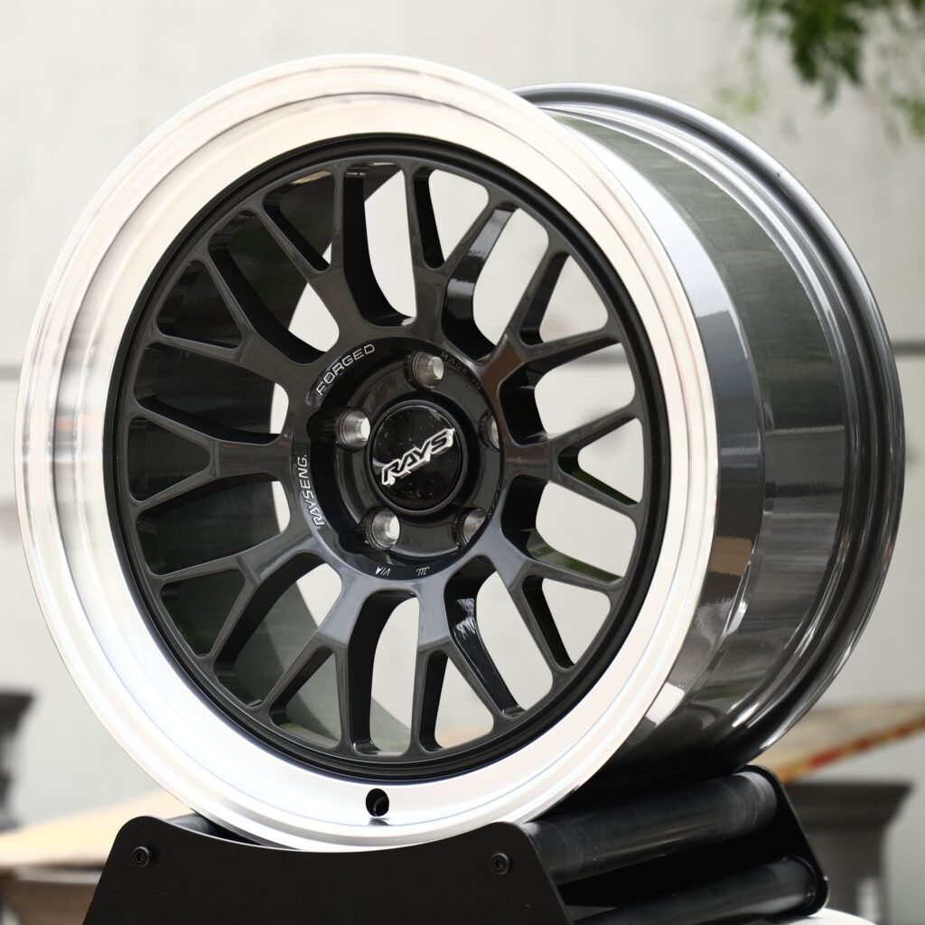 Fiat 500 wheels – Gunmetal Mesh Polished Deep Lip (Rays-Style), front view