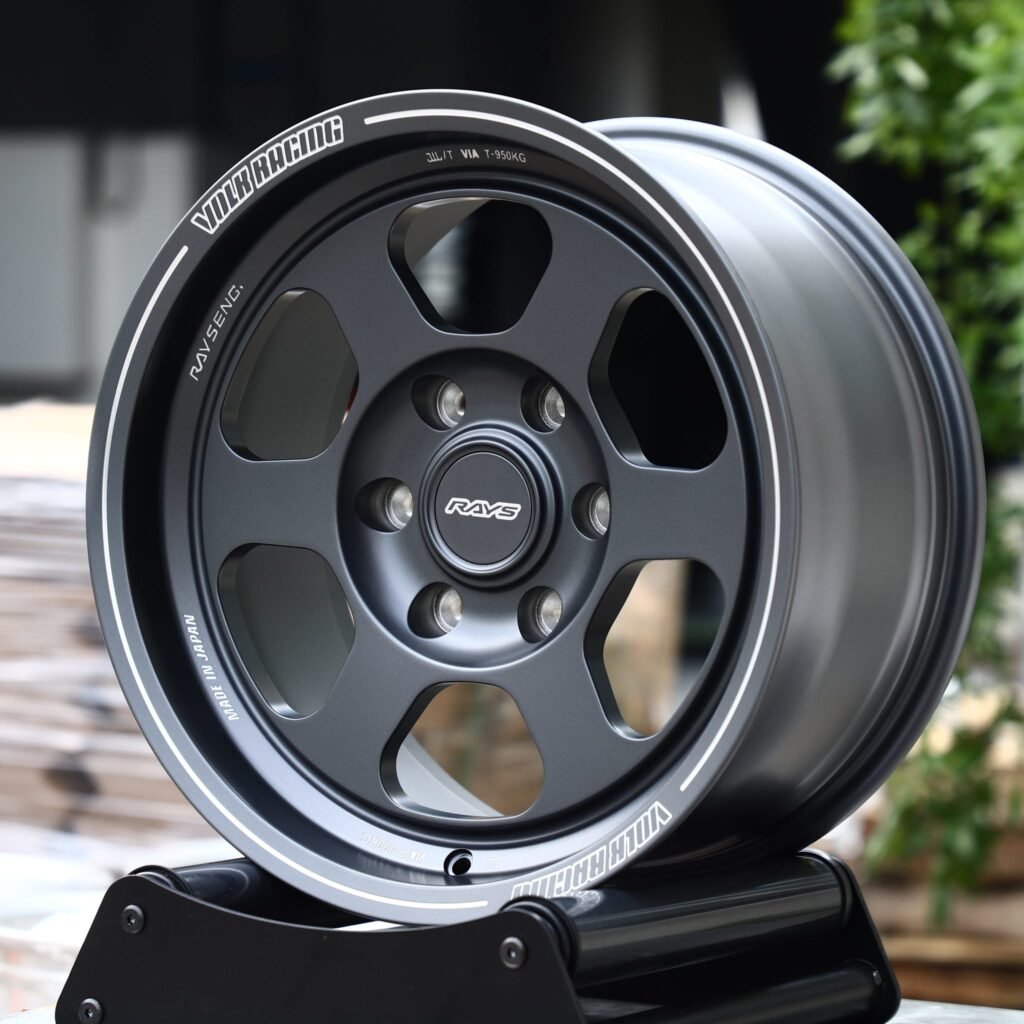 Land Rover Defender wheels – Matte Black 5-Spoke (Rays-Style), angled view