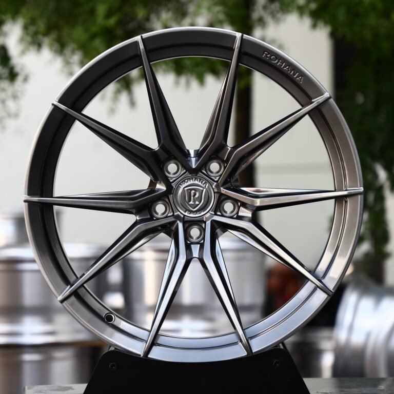 Dodge Challenger wheels – Gunmetal Machined 10-Spoke Directional (Rohana-Style), front view