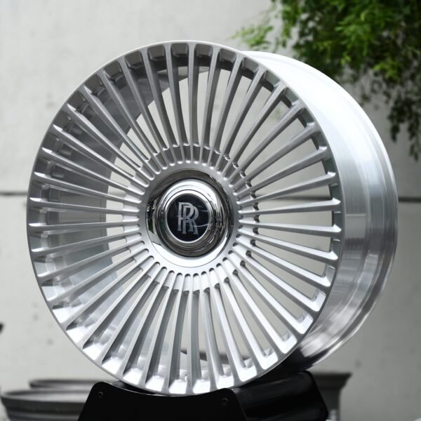 Rolls-Royce Ghost wheels – Brushed Silver Multi-Spoke Floating Cap (Rolls-Royce OEM-Style), front view