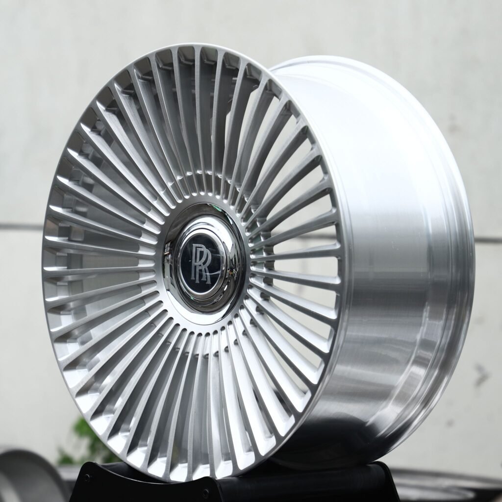 Rolls-Royce Cullinan wheels – Brushed Silver Multi-Spoke Floating Cap (Rolls-Royce OEM-Style), angled view