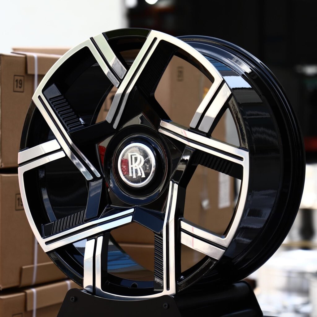 Rolls-Royce Cullinan wheels – Gloss Black Machined 5-Spoke Blade Directional (Rolls-Royce OEM-Style), angled view