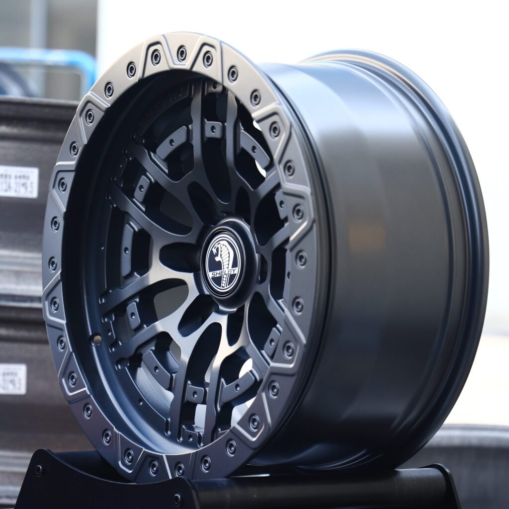 6x135 wheels – Gunmetal / Black Split-Spoke Beadlock (Shelby-Style), side view