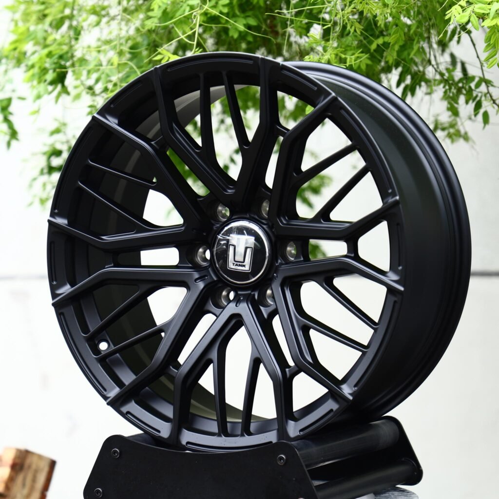 Tank 300 wheels – Matte Black Mesh (Tank OEM-Style), angled view