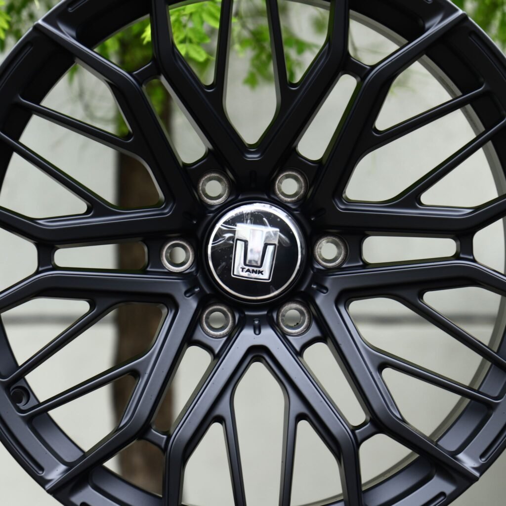 Tank 500 wheels – Matte Black Mesh (Tank OEM-Style), lip and barrel detail