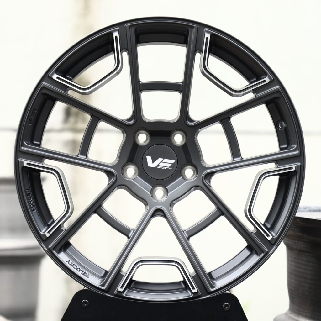 Tesla Model S wheels – Gunmetal Split-Spoke Block, front view