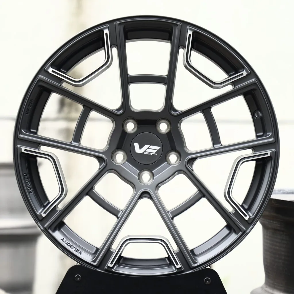 Tesla Model S wheels – Gunmetal Split-Spoke Block, front view