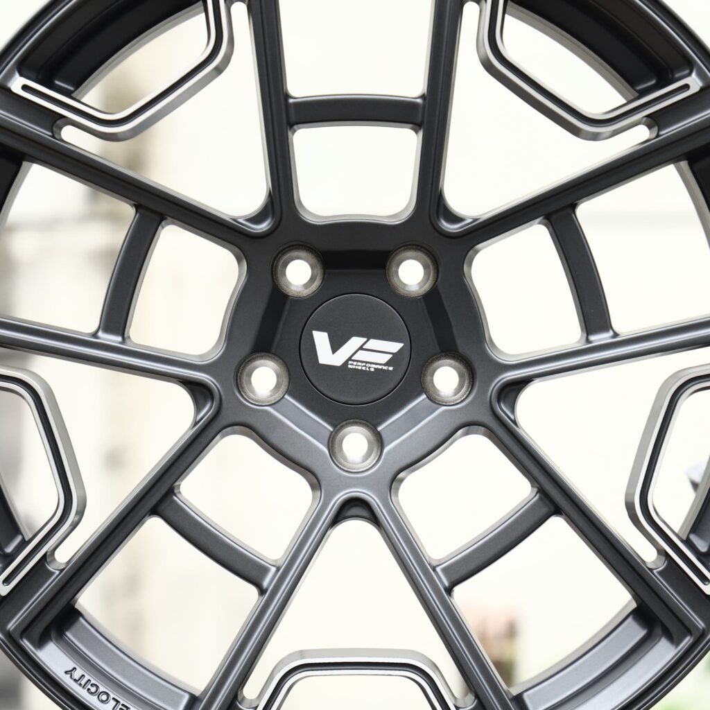 BMW M3 F80 wheels – Gunmetal Split-Spoke Block, lip and barrel detail