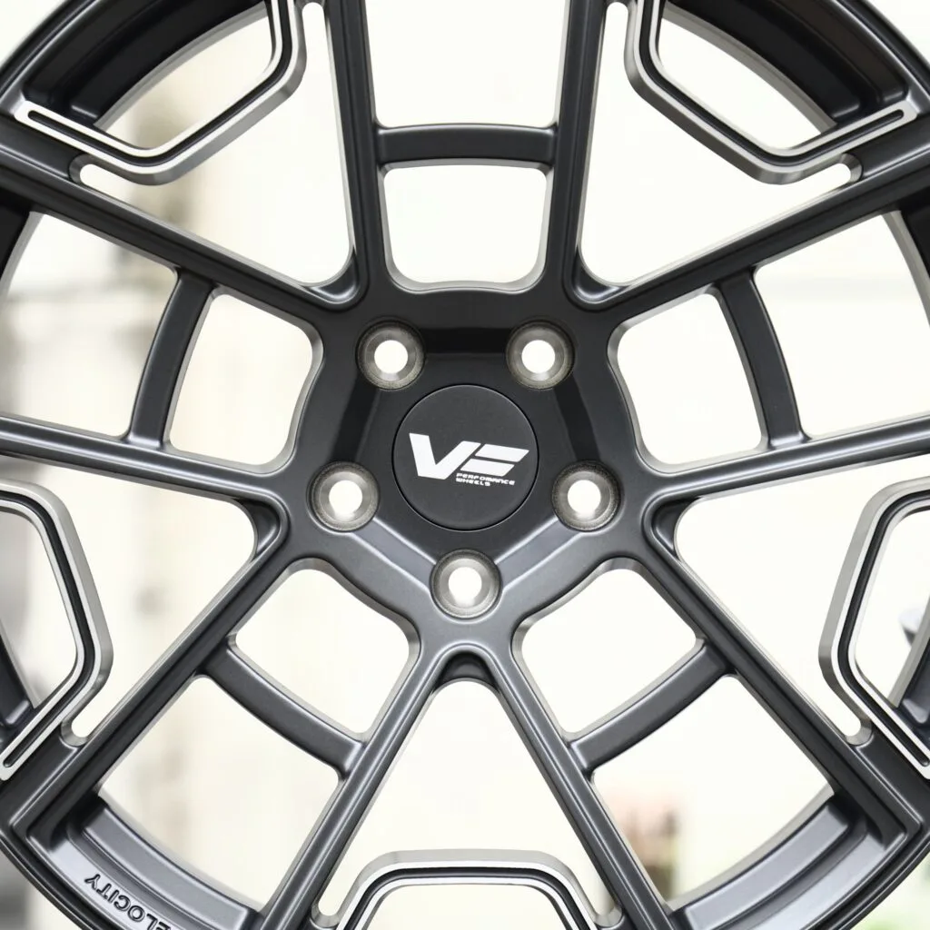 BMW M3 F80 wheels – Gunmetal Split-Spoke Block, lip and barrel detail