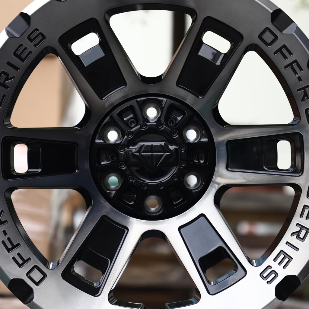 Chevrolet Silverado 1500 wheels – Black / Machined Series Split-Spoke, lip and barrel detail