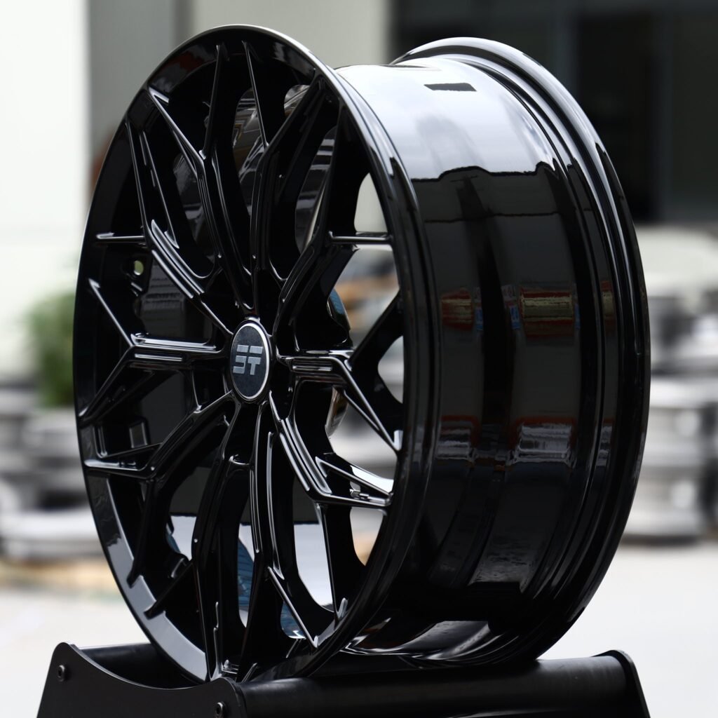 6x139.7 wheels – Gloss Black Split Y-Spoke Mesh, side view