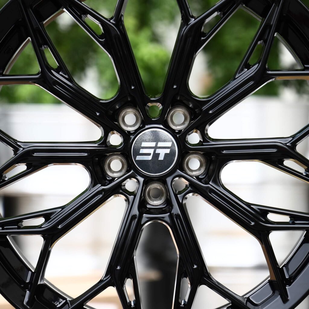 Chevrolet Silverado 1500 wheels – Gloss Black Split Y-Spoke Mesh, lip and barrel detail