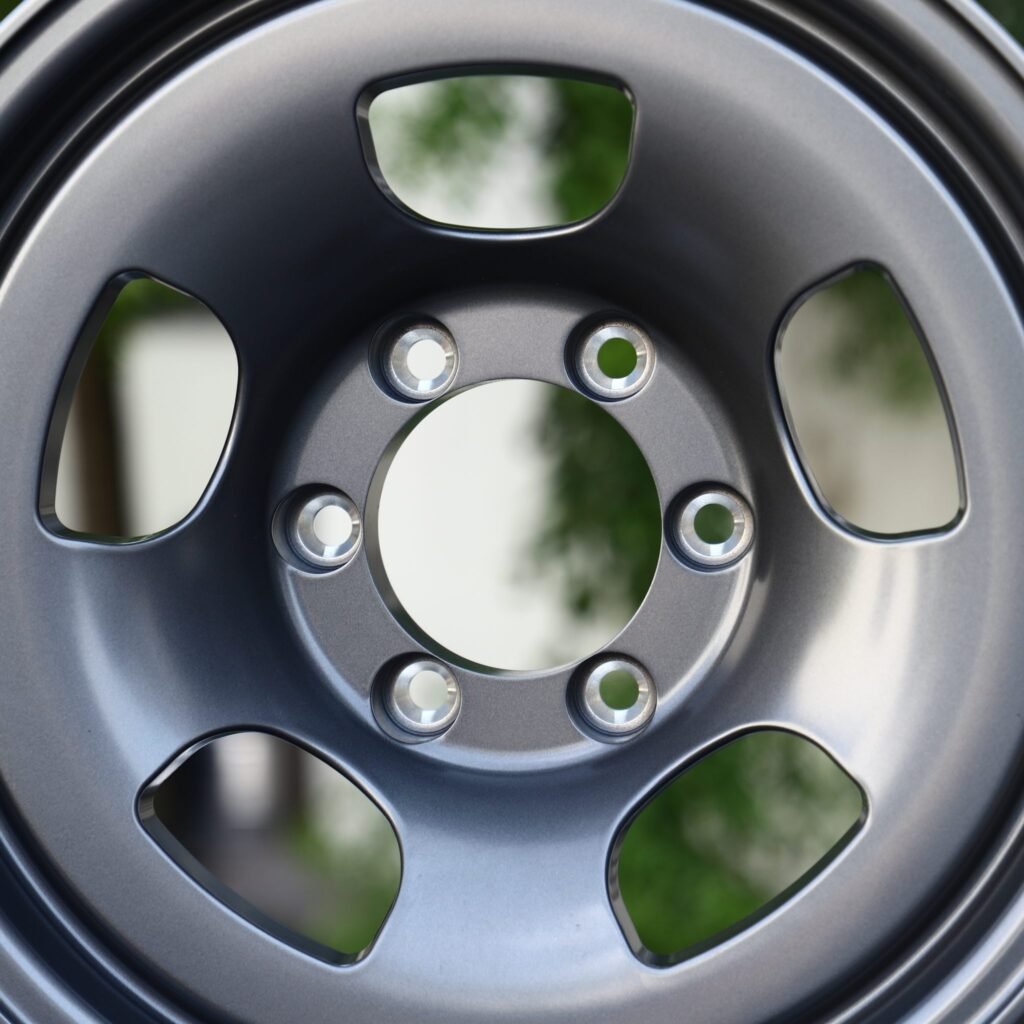 Chevrolet Silverado 1500 wheels – Graphite 5-Spoke, lip and barrel detail