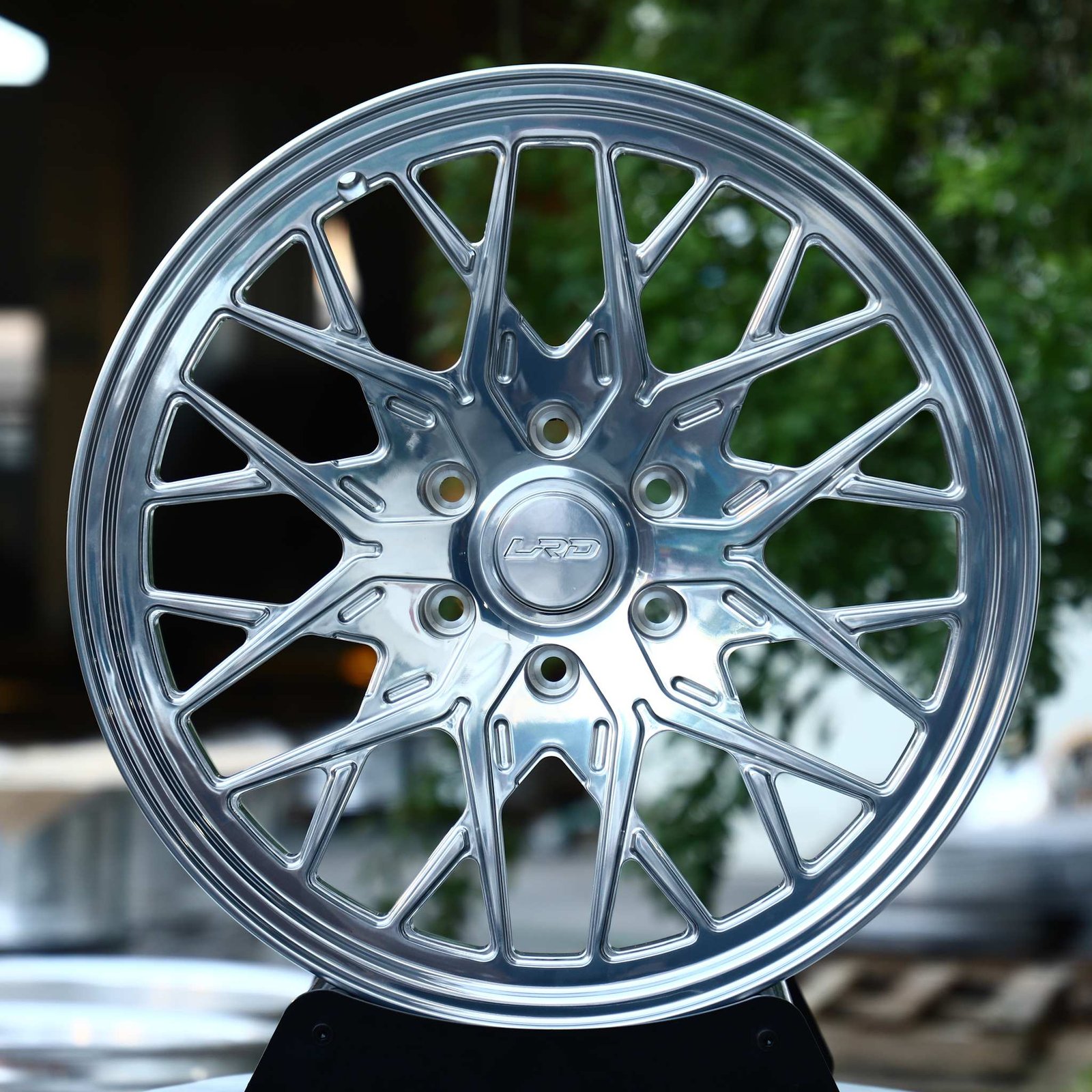 Toyota 4Runner wheels – Polished Mesh, front view