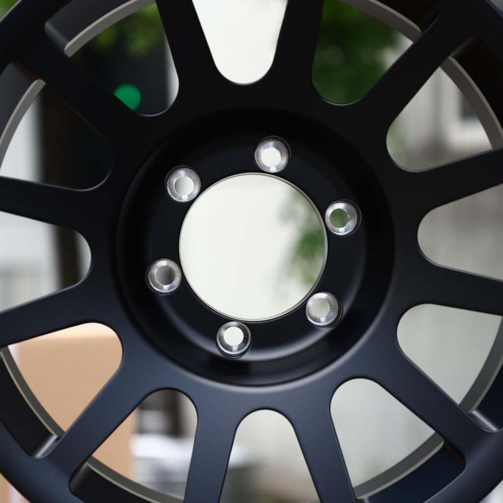 Chevrolet Silverado 1500 wheels – Satin Black 12-Spoke Rally, lip and barrel detail