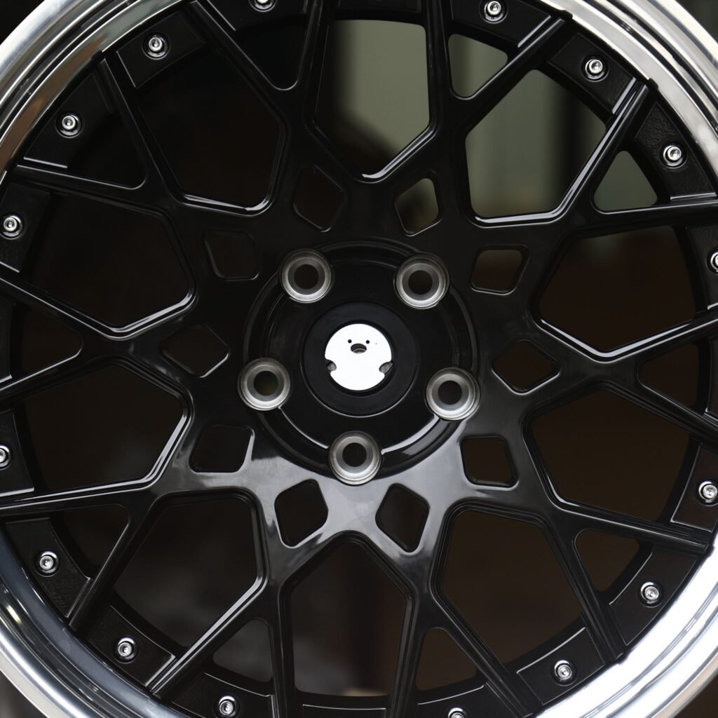 Audi A4 B9 wheels – Gloss Black Y-Spoke Mesh 2-Piece Polished Deep Lip, lip and barrel detail
