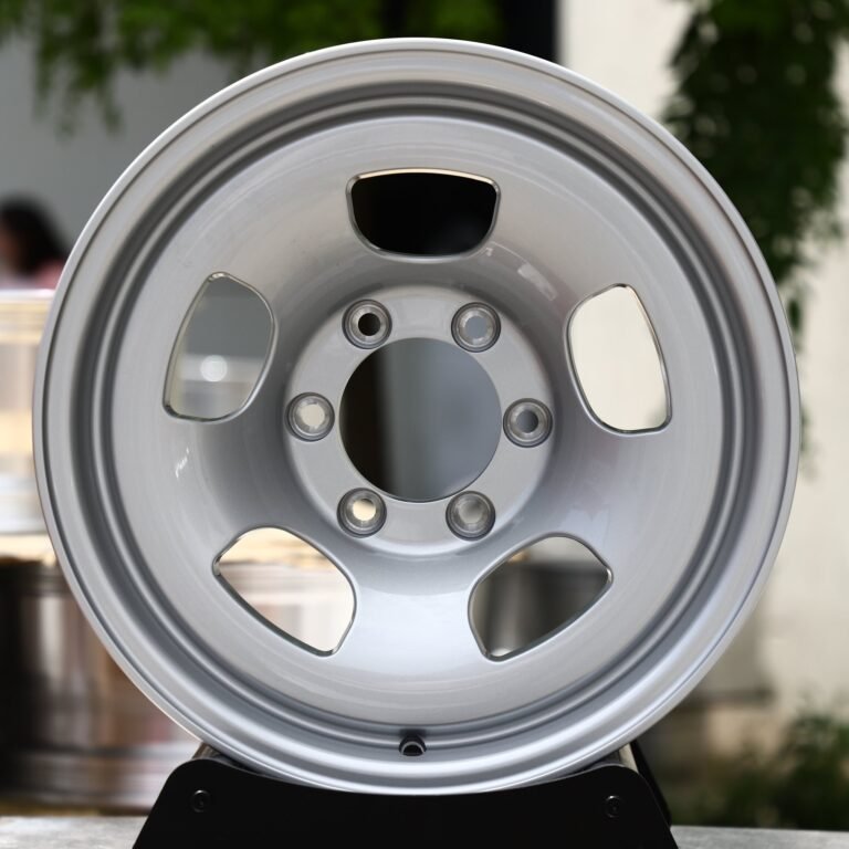 Toyota Land Cruiser wheels – Bright Silver 4-Slot Dish, front view