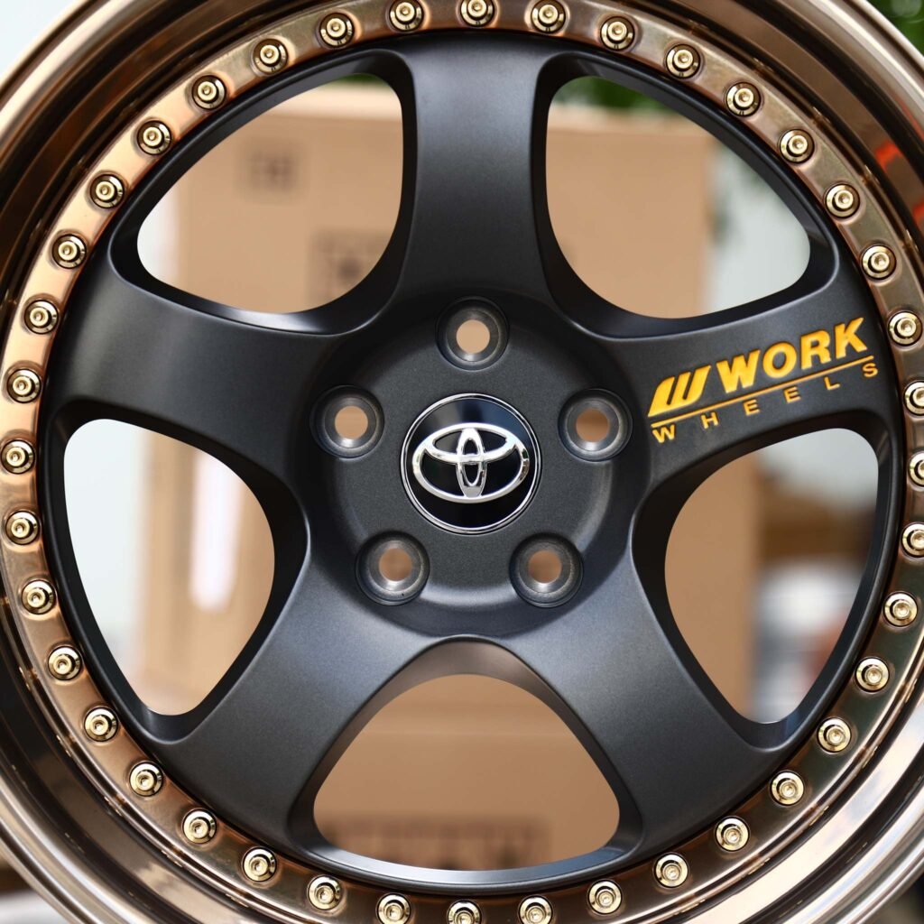 Toyota Camry wheels – 2-Piece Satin Black 5-Spoke Gold Rivets Bronze Lip (Toyota OEM-Style), lip and barrel detail