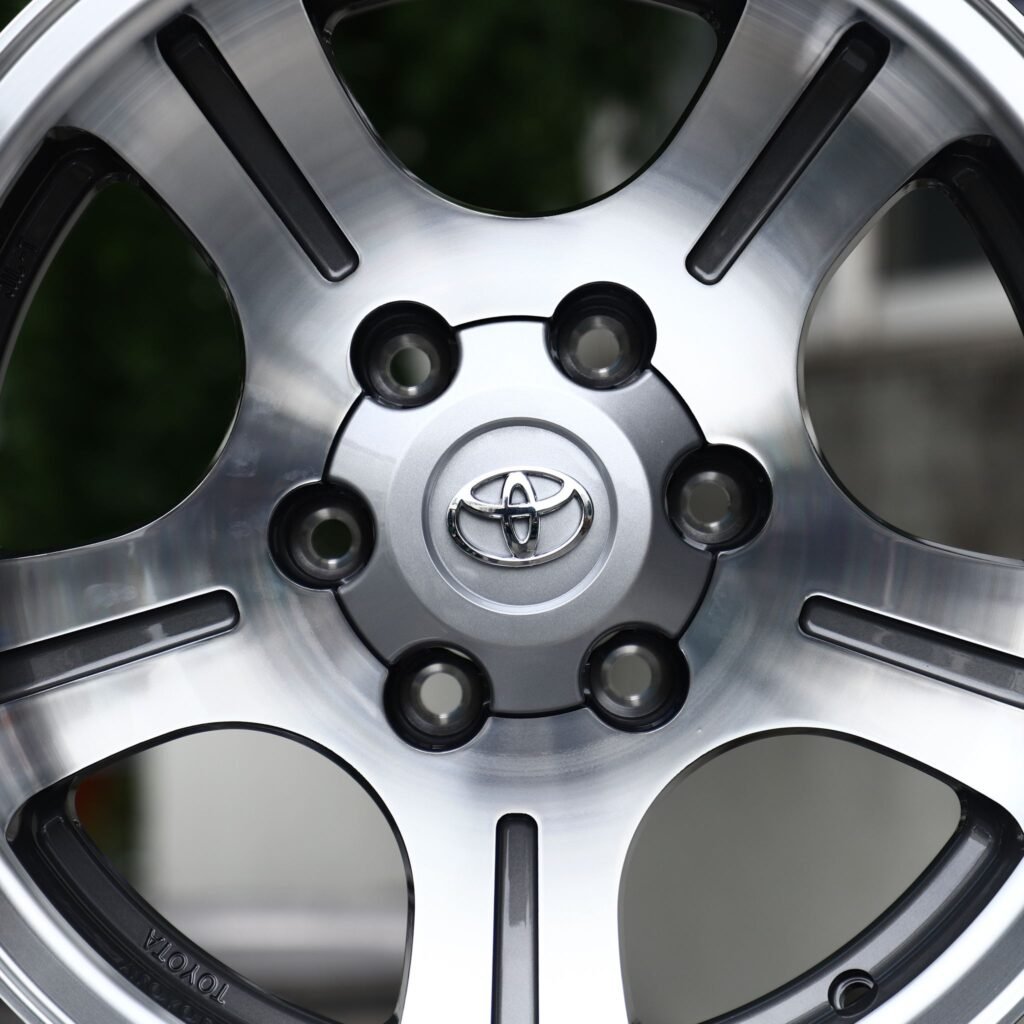 Toyota Tundra wheels – Black / Machined 5 Split-Spoke (Toyota OEM-Style), lip and barrel detail