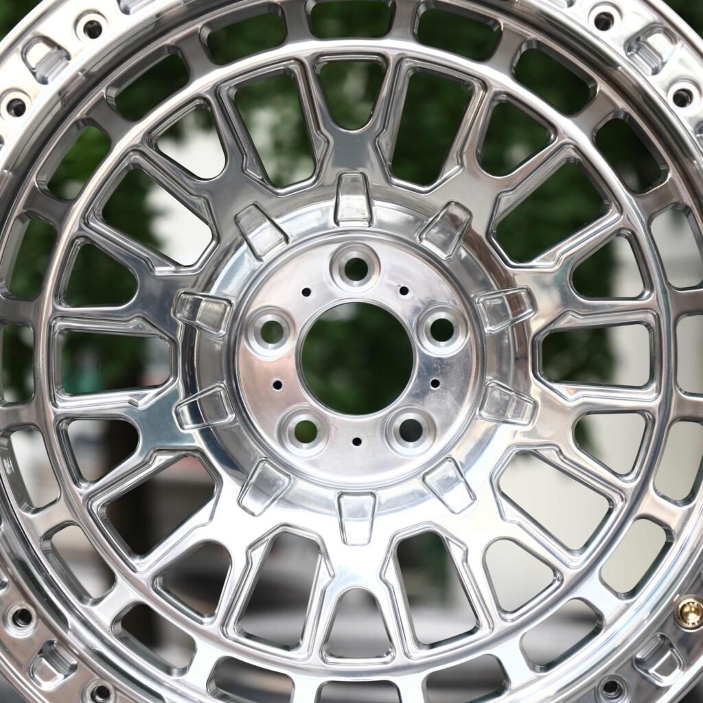 Chevrolet Silverado 1500 wheels – Polished Multi-Spoke Double-Ring, lip and barrel detail