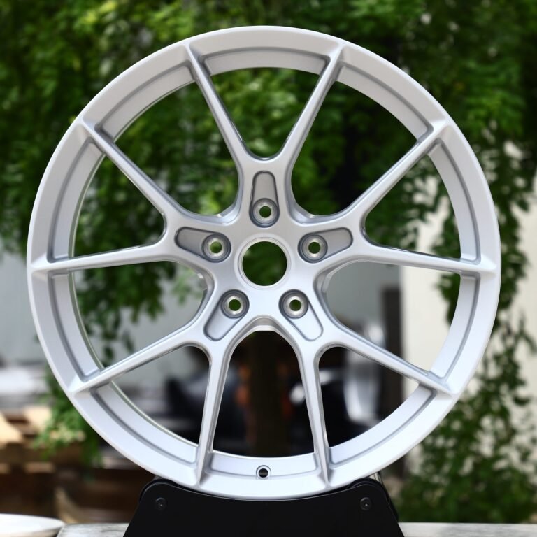 Volkswagen Golf wheels – Matte Silver 5 Y-Spoke, front view