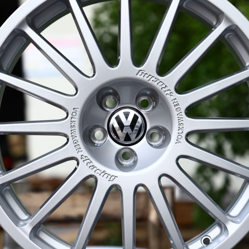 Volkswagen Golf wheels – Bright Silver 16-Spoke (Volkswagen OEM-Style), lip and barrel detail