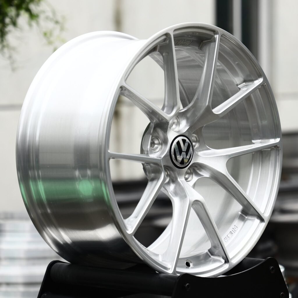 Volkswagen Golf wheels – Brushed Silver 10-Spoke Concave (Volkswagen OEM-Style), angled view