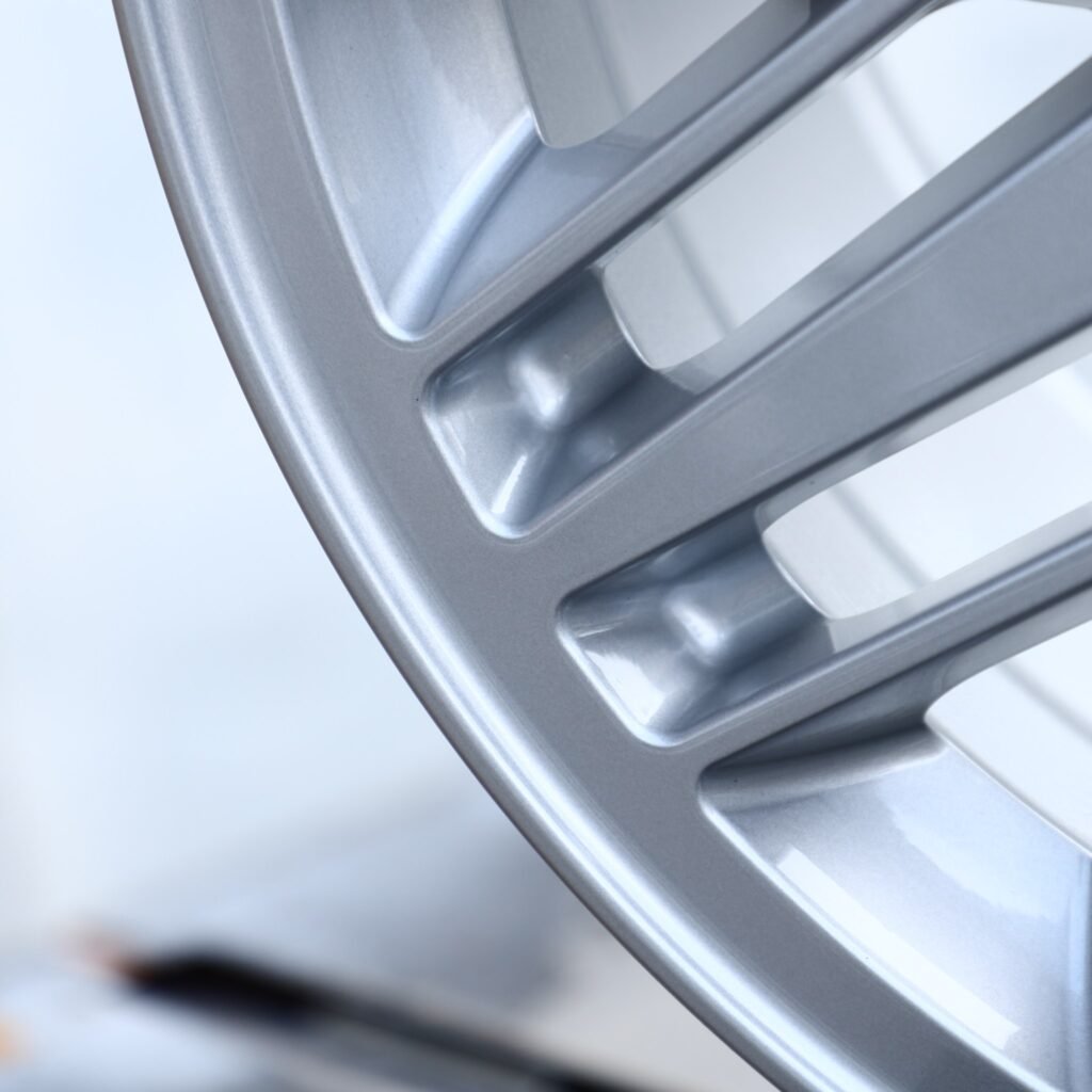 Volvo S60 wheels – Bright Silver Machined Cross Mesh Multi-Spoke (Volvo OEM-Style), lip and barrel detail